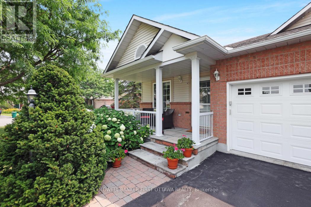 Property at 10 LADYBIRDS CRESCENT image 4