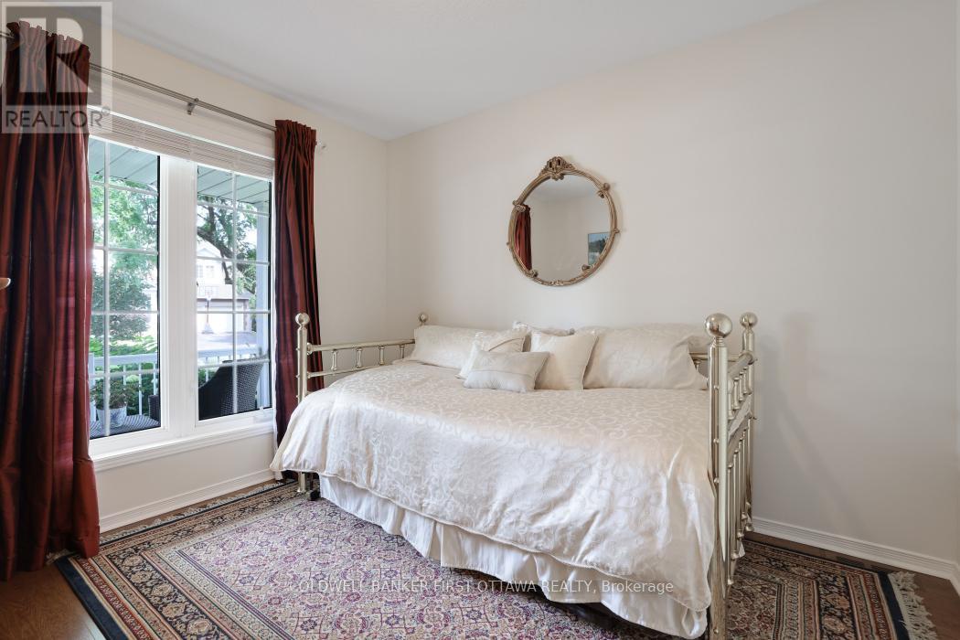 10 Ladybirds Crescent, Ottawa, Ontario  K2S 1Z6 - Photo 8 - X12319036