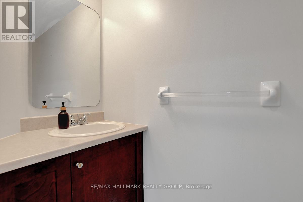 Property at 553 BURLEIGH PRIVATE image 4
