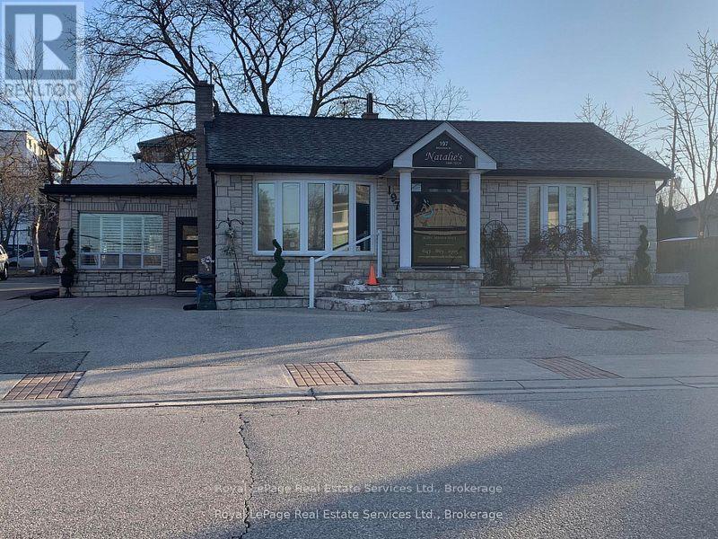Lower Unit - 197 Broadway Street, Mississauga, Ontario  L5M 1H8 - Photo 1 - W12319114