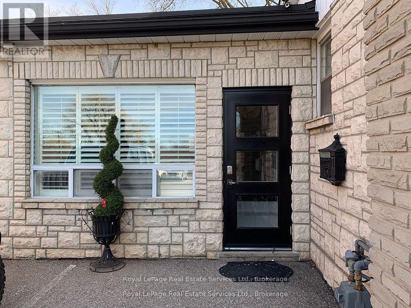 Lower Unit - 197 Broadway Street, Mississauga, Ontario  L5M 1H8 - Photo 2 - W12319114