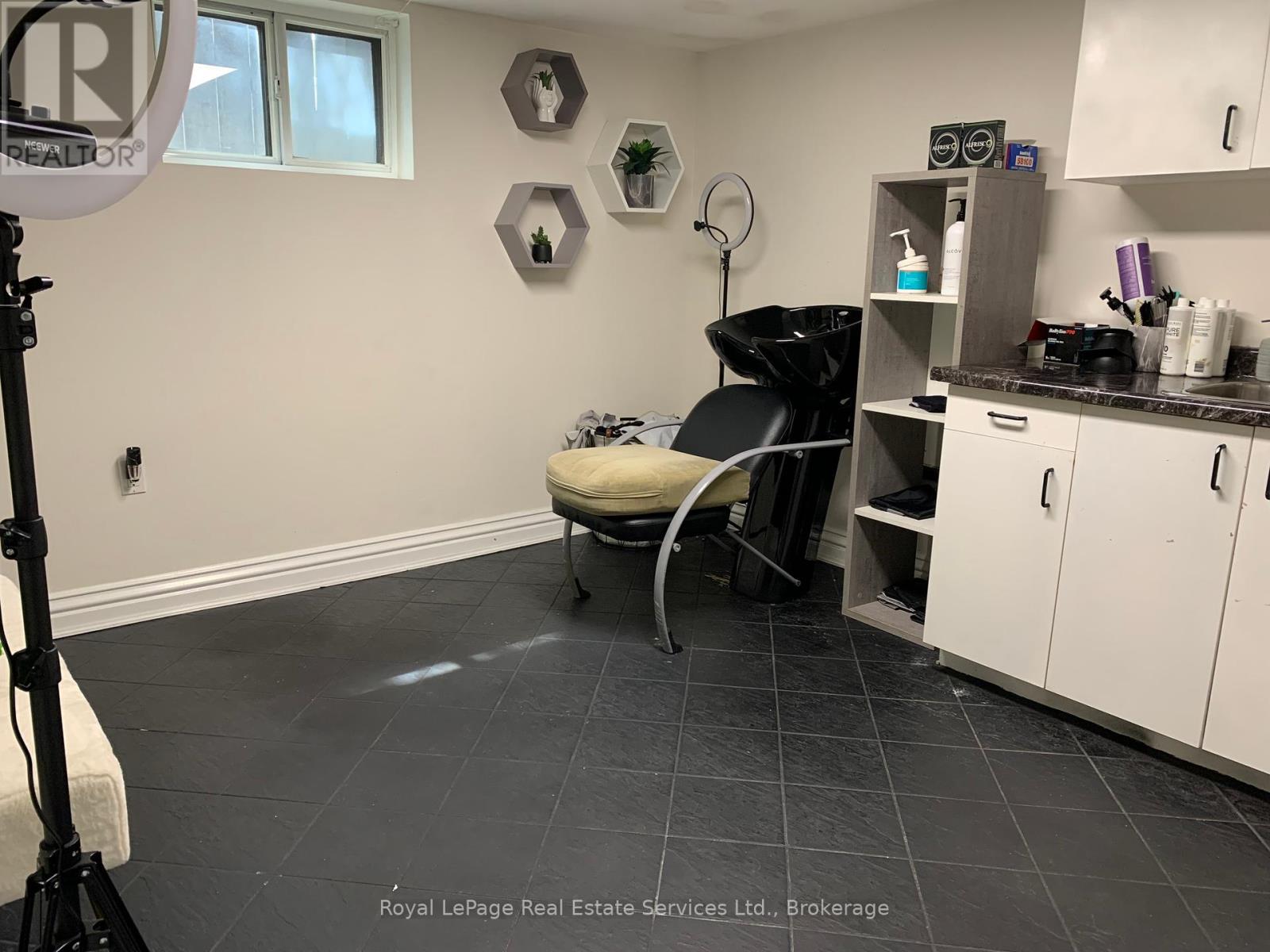 Lower Unit - 197 Broadway Street, Mississauga, Ontario  L5M 1H8 - Photo 8 - W12319114