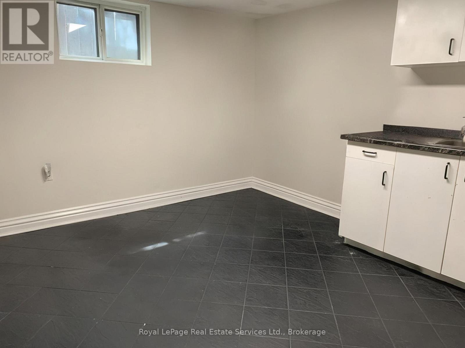 Lower Unit - 197 Broadway Street, Mississauga, Ontario  L5M 1H8 - Photo 9 - W12319114
