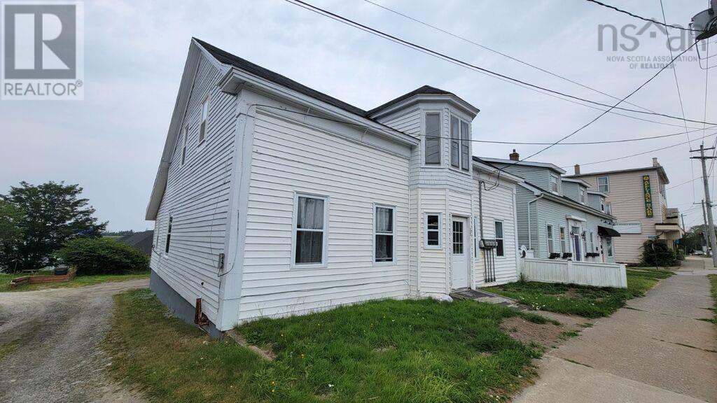 552 Main Street, Yarmouth, Nova Scotia  B5A 1J3 - Photo 3 - 202519329