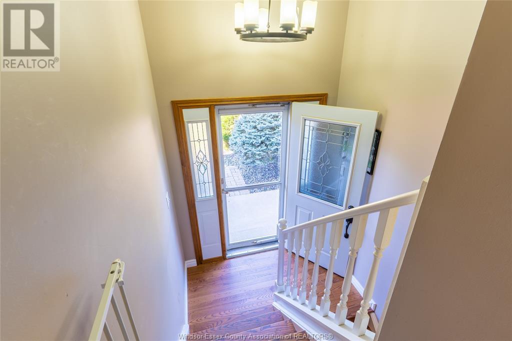 Property at 104 ARGYLE CRES image 3