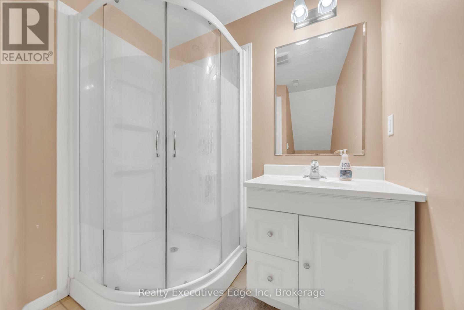 5 - 142 York Road, Guelph, Ontario  N1E 3E9 - Photo 14 - X12318759