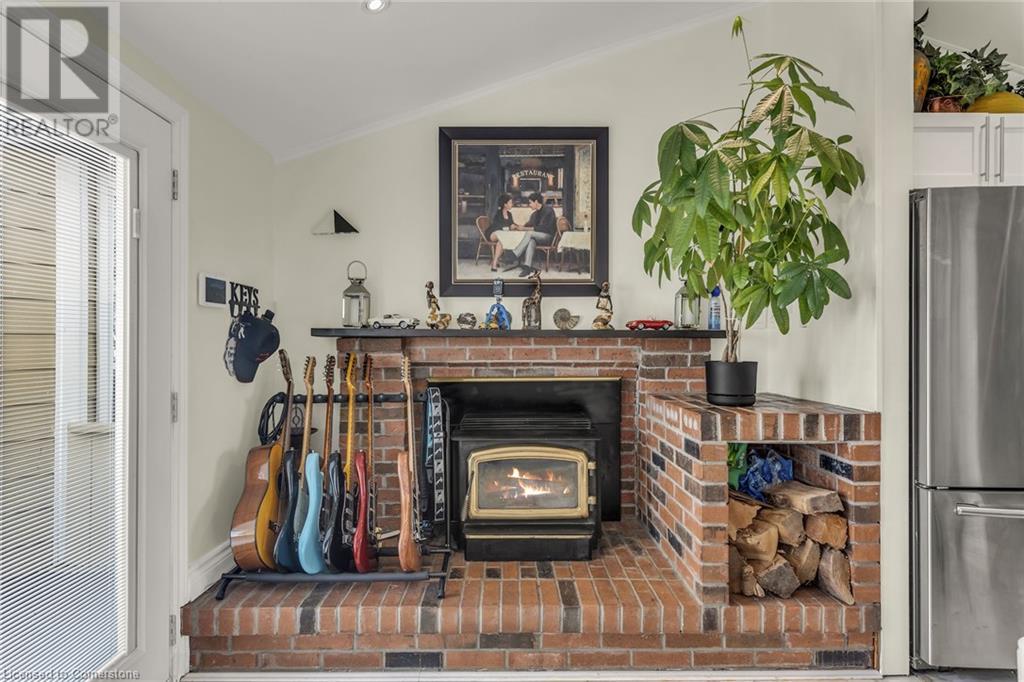 Property at 817 LAKESHORE Road image 4