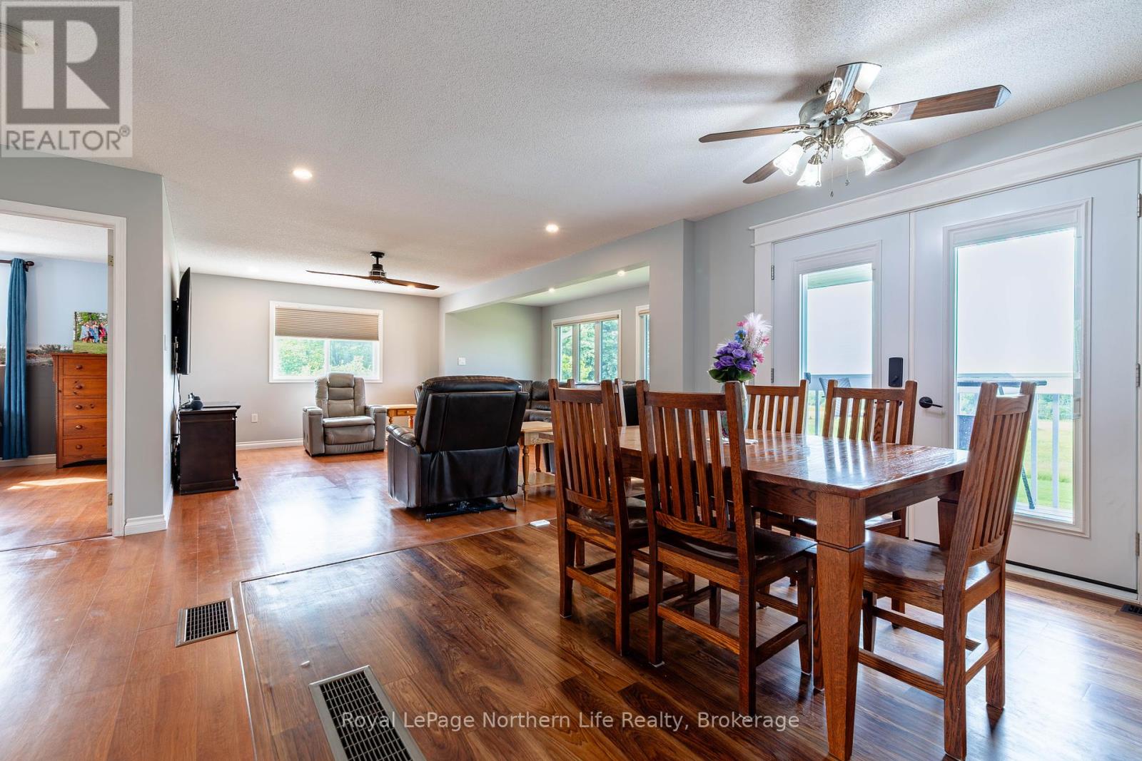 13 Sunnyside Road, Bonfield, Ontario P0H 1K0 - Photo 11 - X12318253