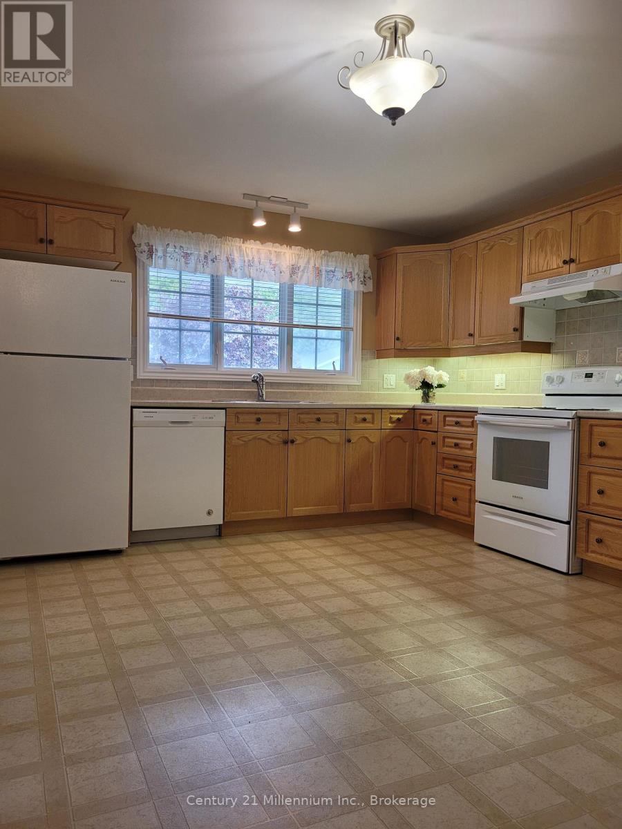 74 Pennsylvania Avenue, Wasaga Beach, Ontario  L9Z 3A8 - Photo 10 - S12319136