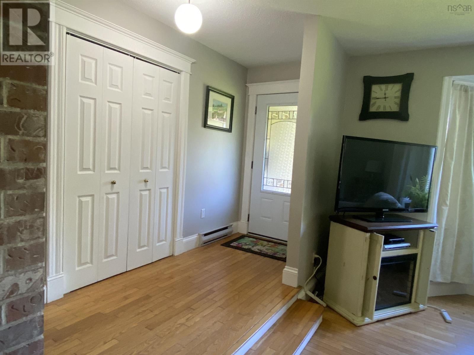 Property at 17 GRAHAM Avenue image 3