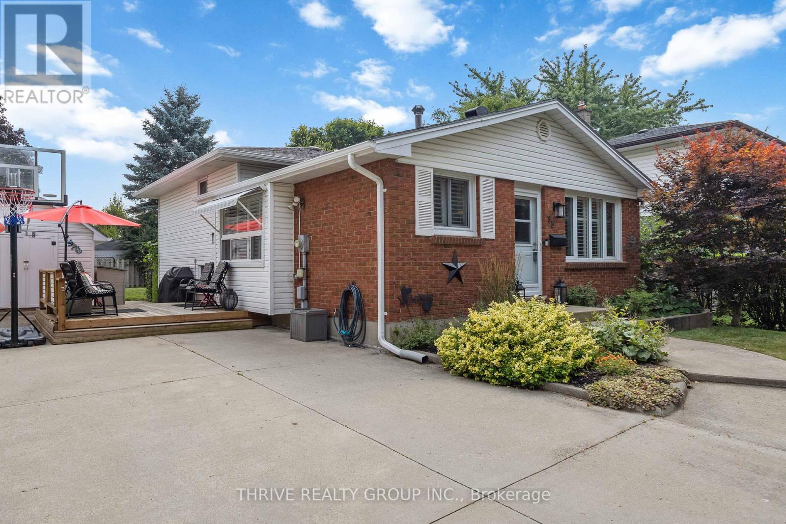 35 Surrey Crescent, London South, Ontario  N6E 1T7 - Photo 7 - X12319194