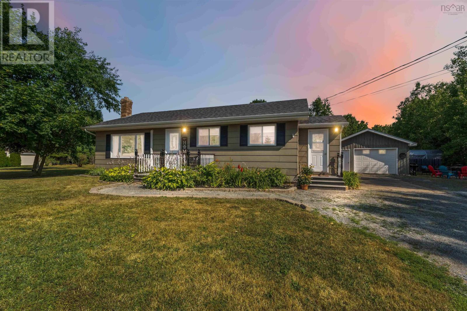 Property at 183 Saxon Street image 2
