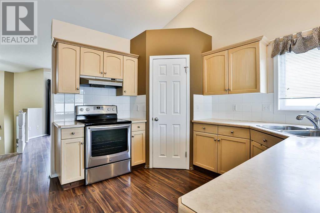 Property at 63 MT Alderson Crescent W image 3