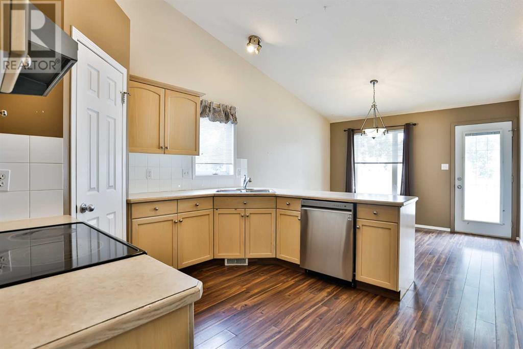 Property at 63 MT Alderson Crescent W image 4