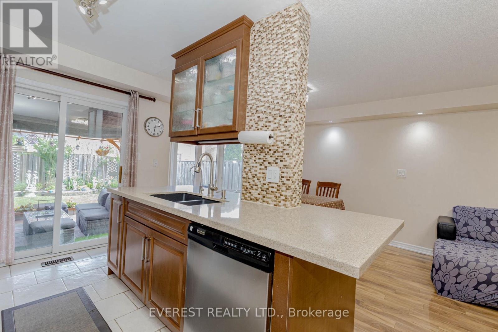 7688 Black Walnut Trail, Mississauga, Ontario  L5N 8A6 - Photo 12 - W12319099