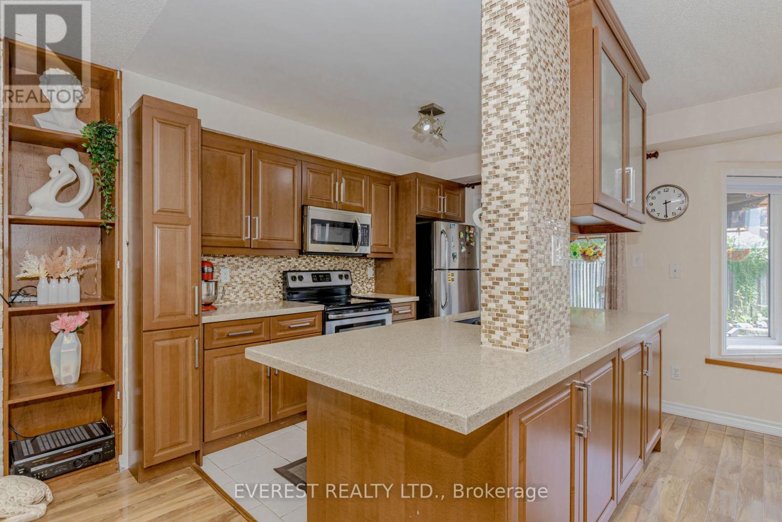 7688 Black Walnut Trail, Mississauga, Ontario  L5N 8A6 - Photo 8 - W12319099