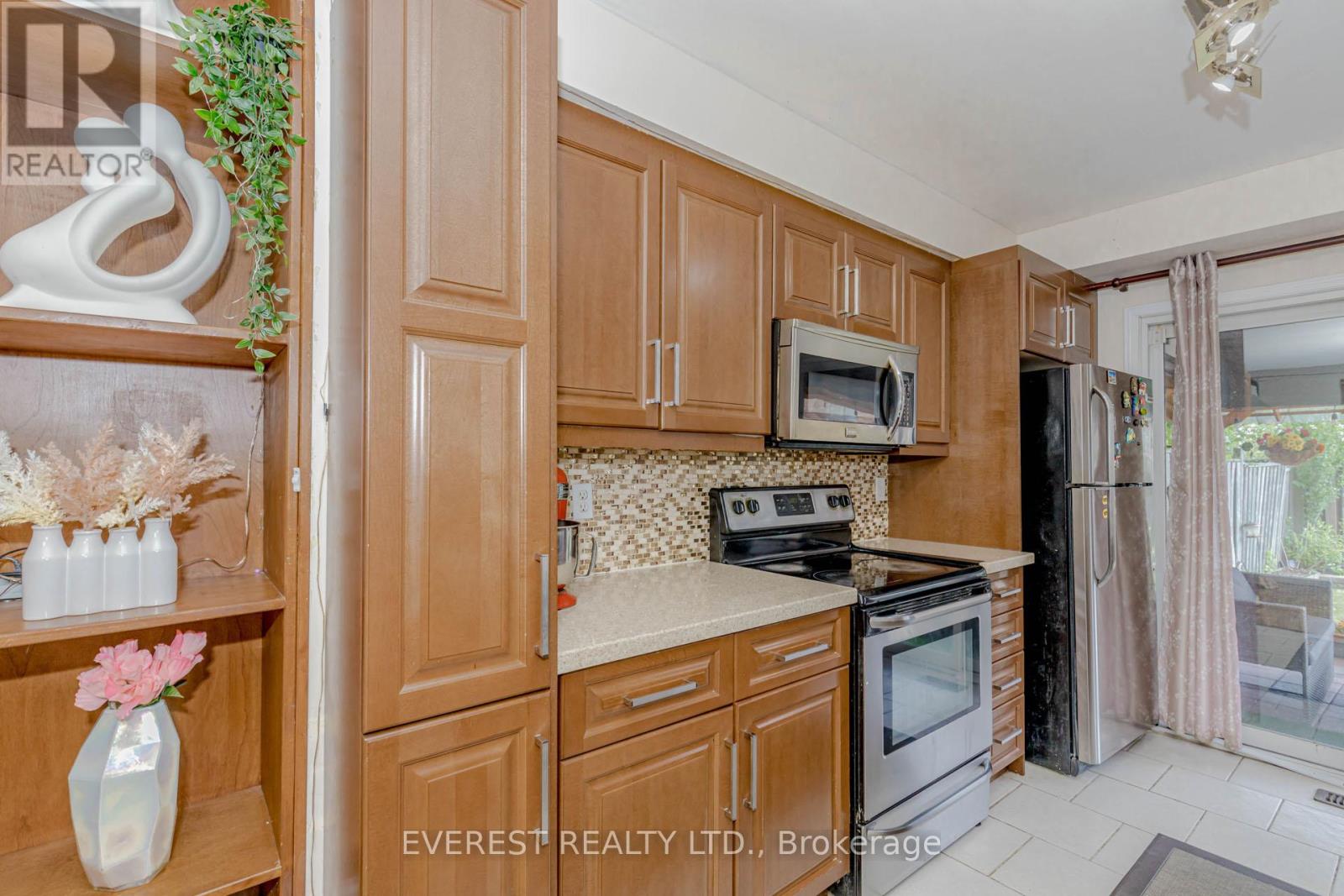 7688 Black Walnut Trail, Mississauga, Ontario  L5N 8A6 - Photo 9 - W12319099
