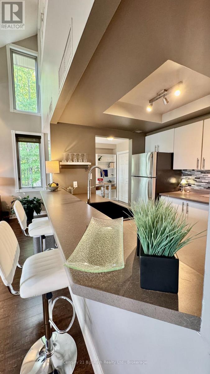 331 Grandview Hilltop Drive, Huntsville (Chaffey), Ontario  P1H 2J5 - Photo 11 - X12319213