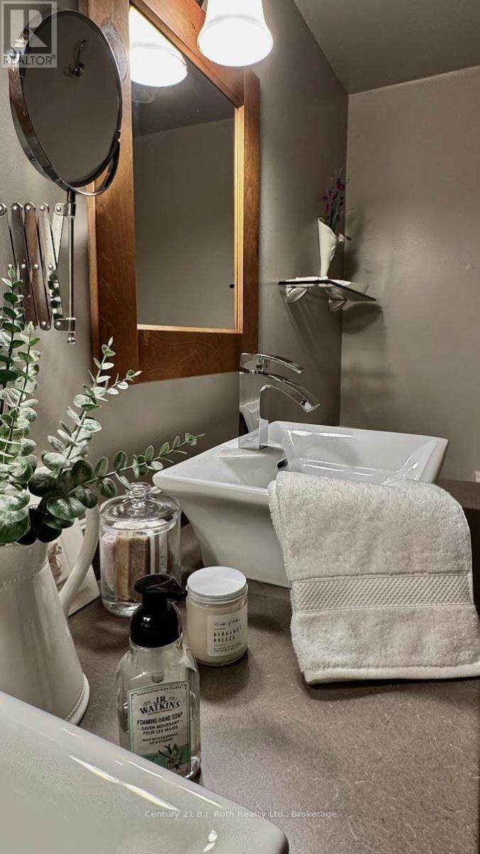 331 Grandview Hilltop Drive, Huntsville (Chaffey), Ontario  P1H 2J5 - Photo 18 - X12319213