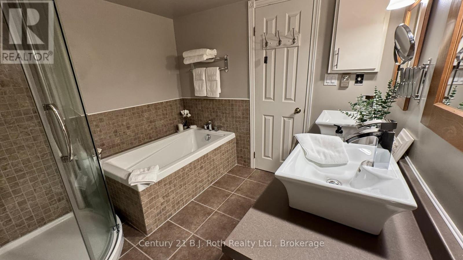 331 Grandview Hilltop Drive, Huntsville (Chaffey), Ontario  P1H 2J5 - Photo 17 - X12319213