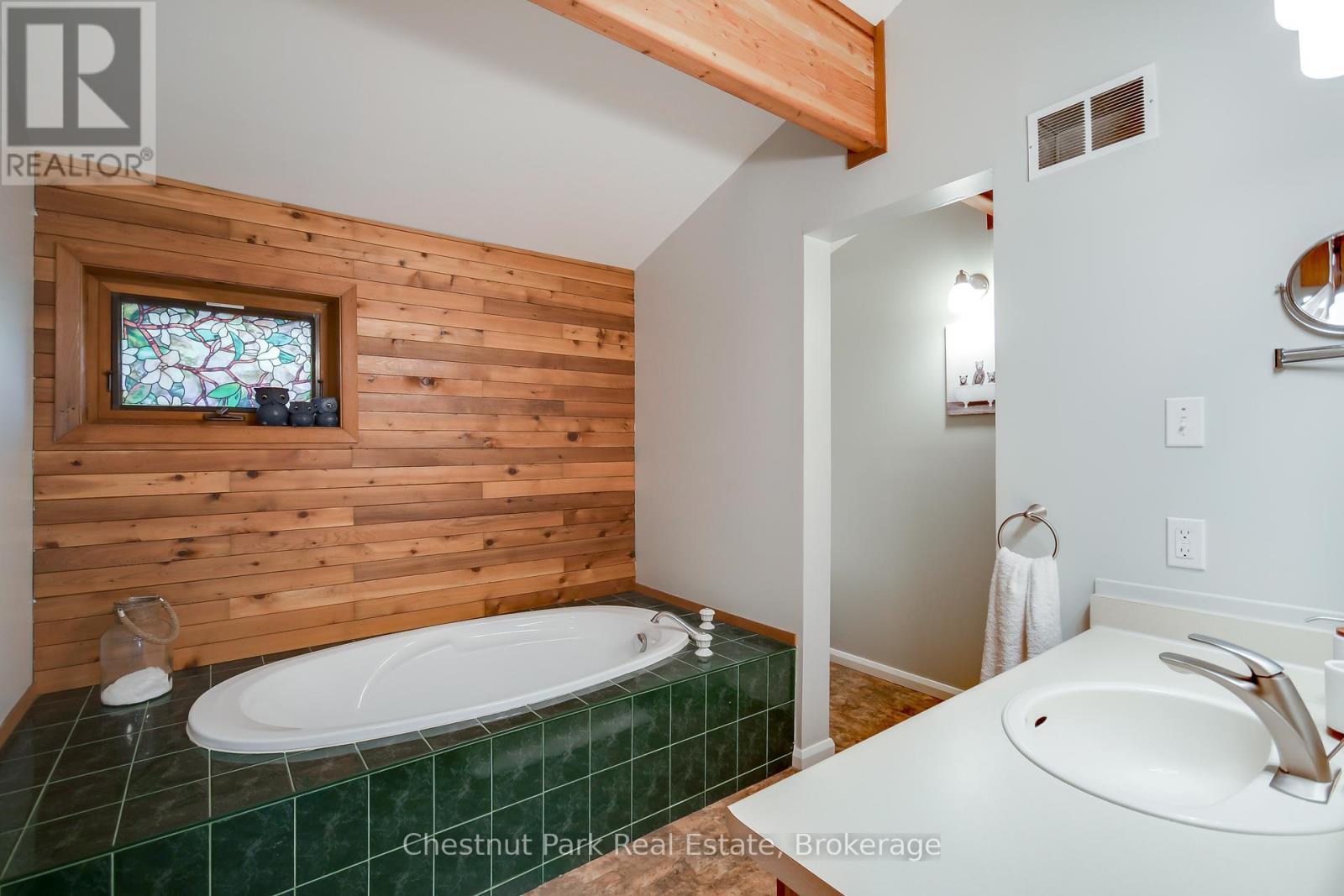 1033 Point Ideal Road, Lake Of Bays, Ontario  P0A 1H0 - Photo 24 - X12319235