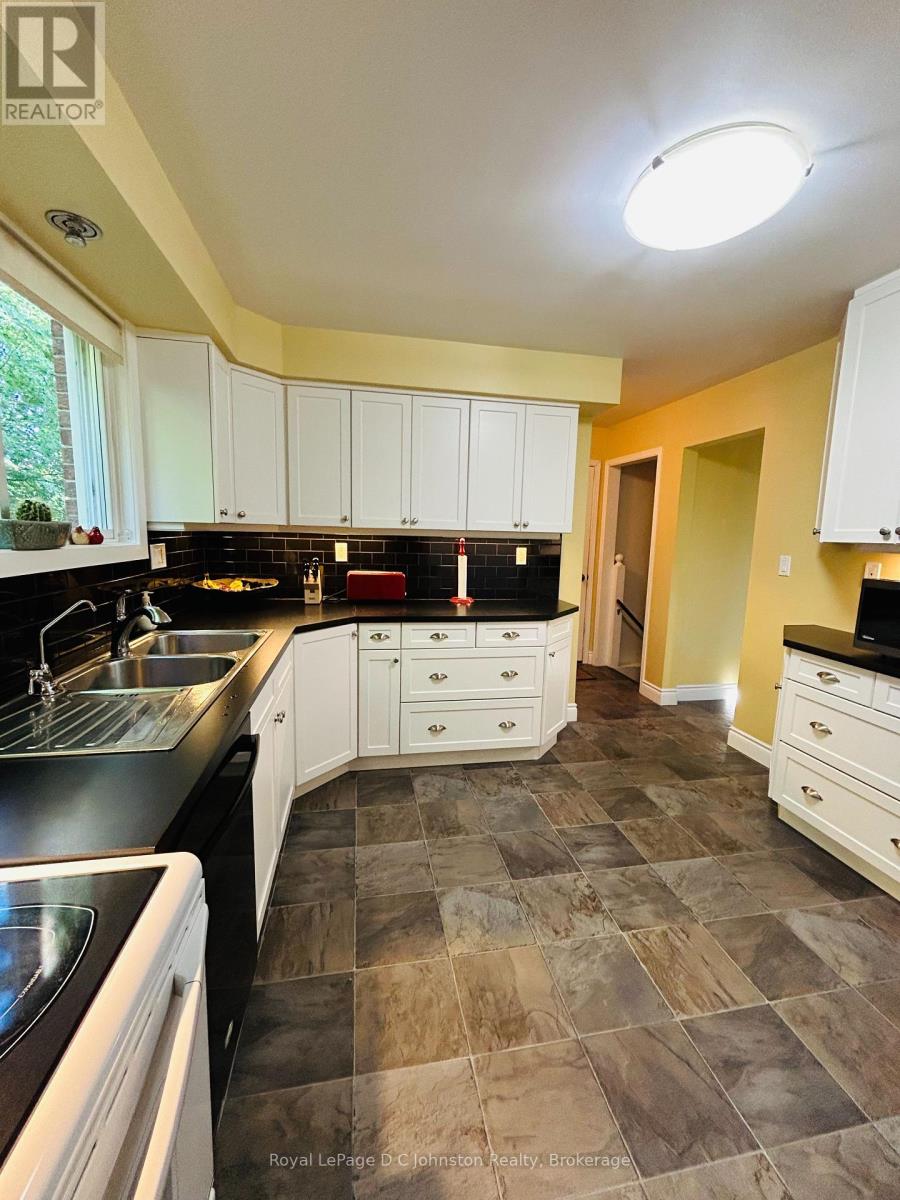 431 Thede Drive, Saugeen Shores, Ontario  N0H 2C4 - Photo 5 - X12319230