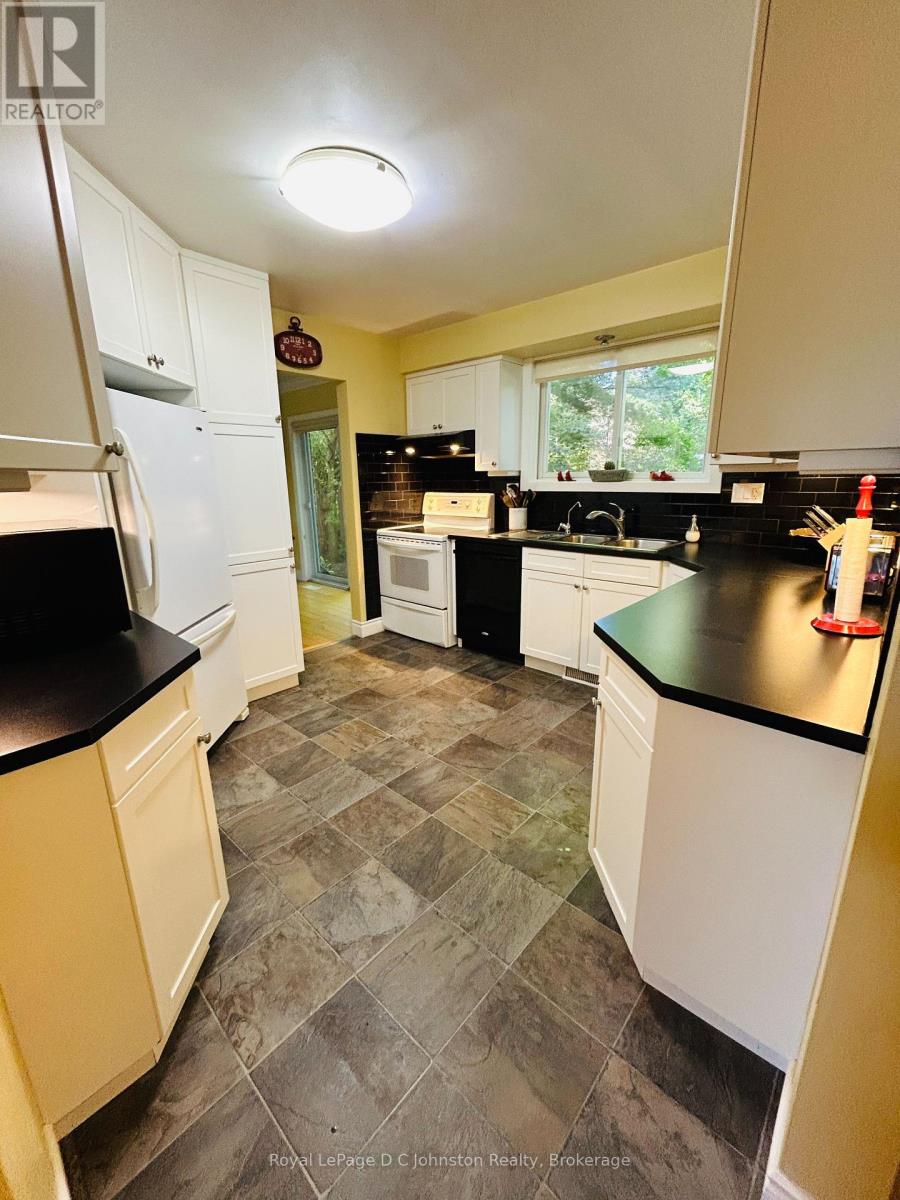 431 Thede Drive, Saugeen Shores, Ontario  N0H 2C4 - Photo 7 - X12319230