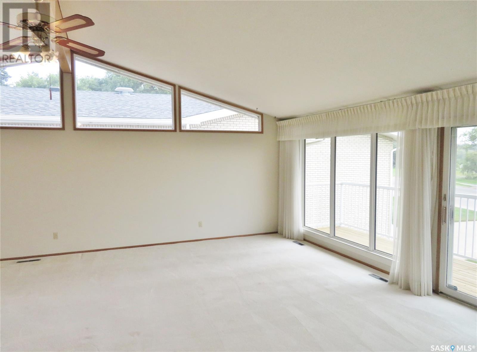 Property at 2113 Spadina CRESCENT E image 5