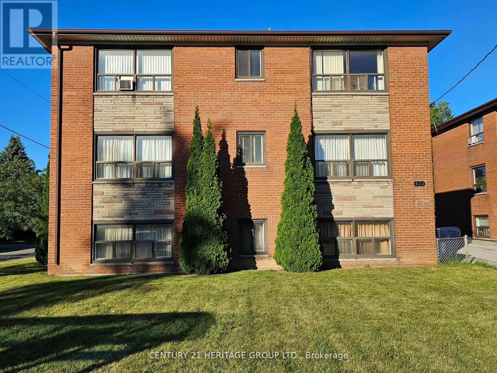 3 - 423 Pharmacy Avenue, Toronto, Ontario  M1L 3G5 - Photo 1 - E12319150
