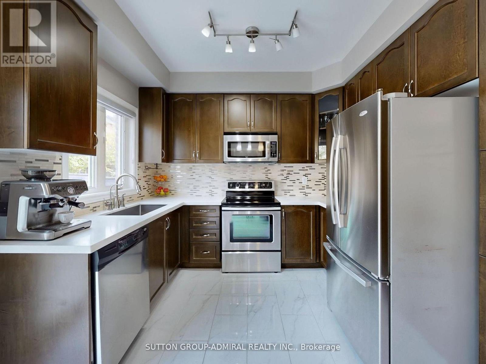 25 D'eva Drive, Vaughan, Ontario  L4J 0E7 - Photo 13 - N12319125