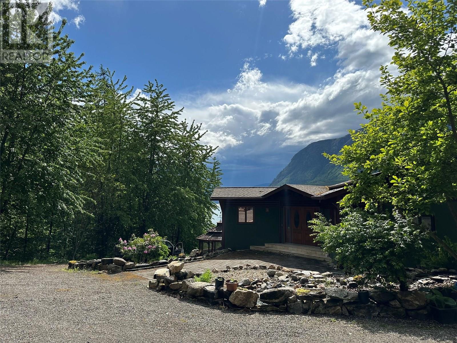 5392 Hwy 6 Highway, Burton, British Columbia V0G 1R0 - Photo 4 - 10357440