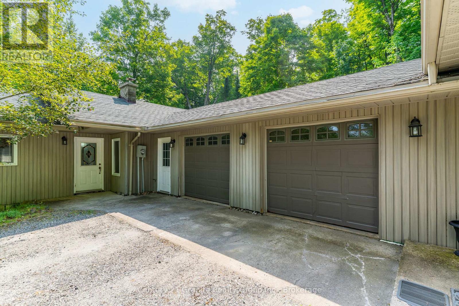 1029 Wigamog Road, Minden Hills, Ontario  K0M 1S0 - Photo 3 - X12319307