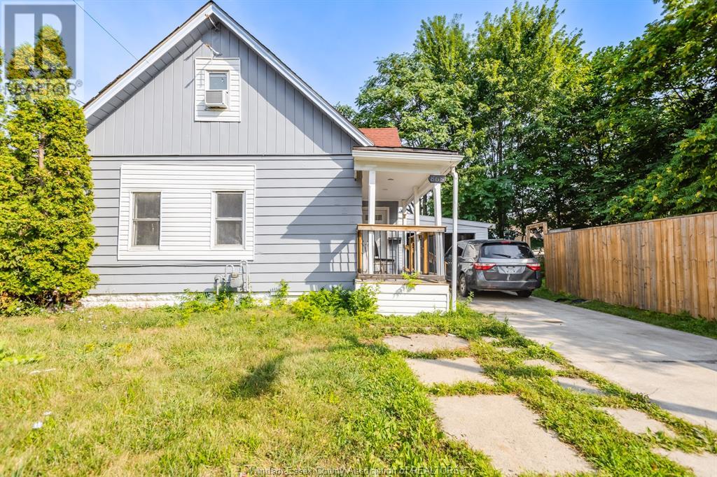 868 Tuscarora, Windsor, Ontario  N9A 3M8 - Photo 1 - 25019501