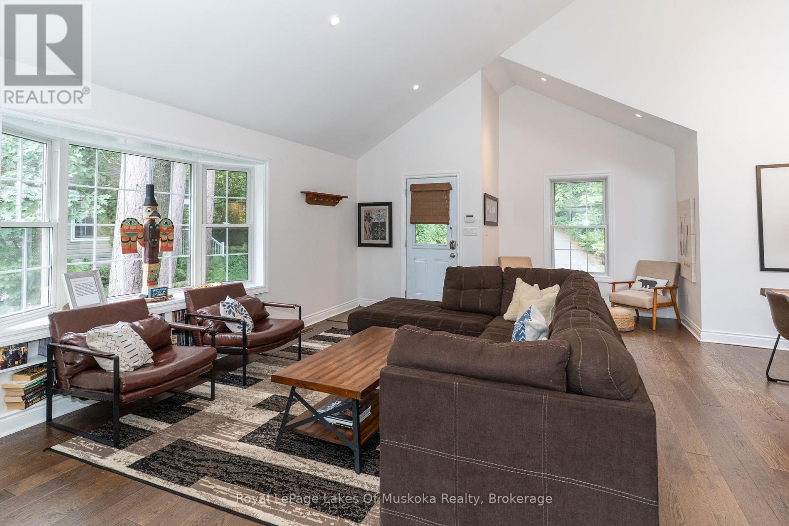 49 Pinetree Road, Gravenhurst, Ontario  P1P 1R2 - Photo 9 - X12204541