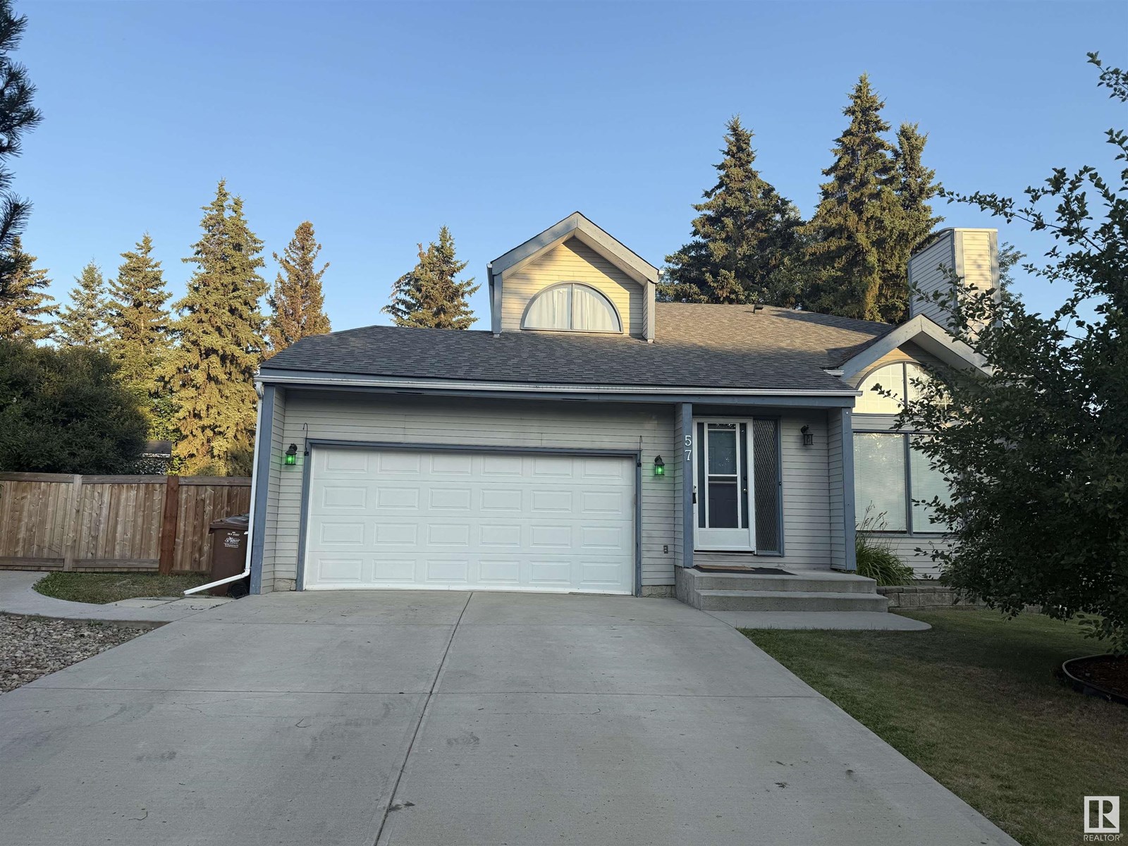 Property at 57 WOODCREST AV image 1