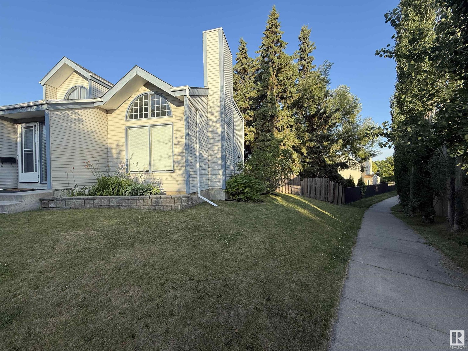 Property at 57 WOODCREST AV image 2