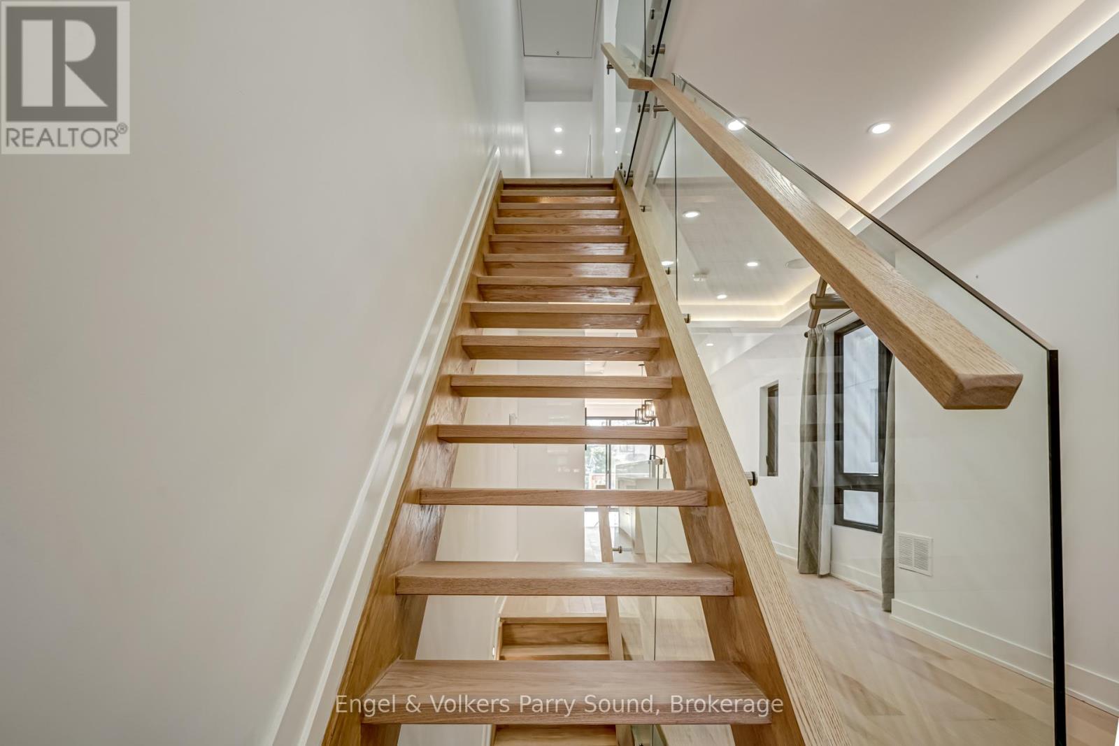 230 Willow Avenue, Toronto, Ontario  M4E 3K7 - Photo 15 - E12319421