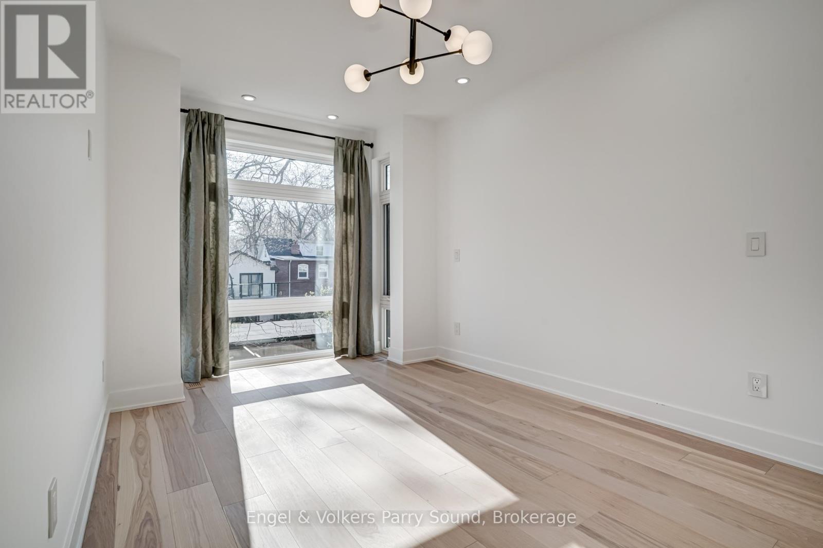 230 Willow Avenue, Toronto, Ontario  M4E 3K7 - Photo 18 - E12319421