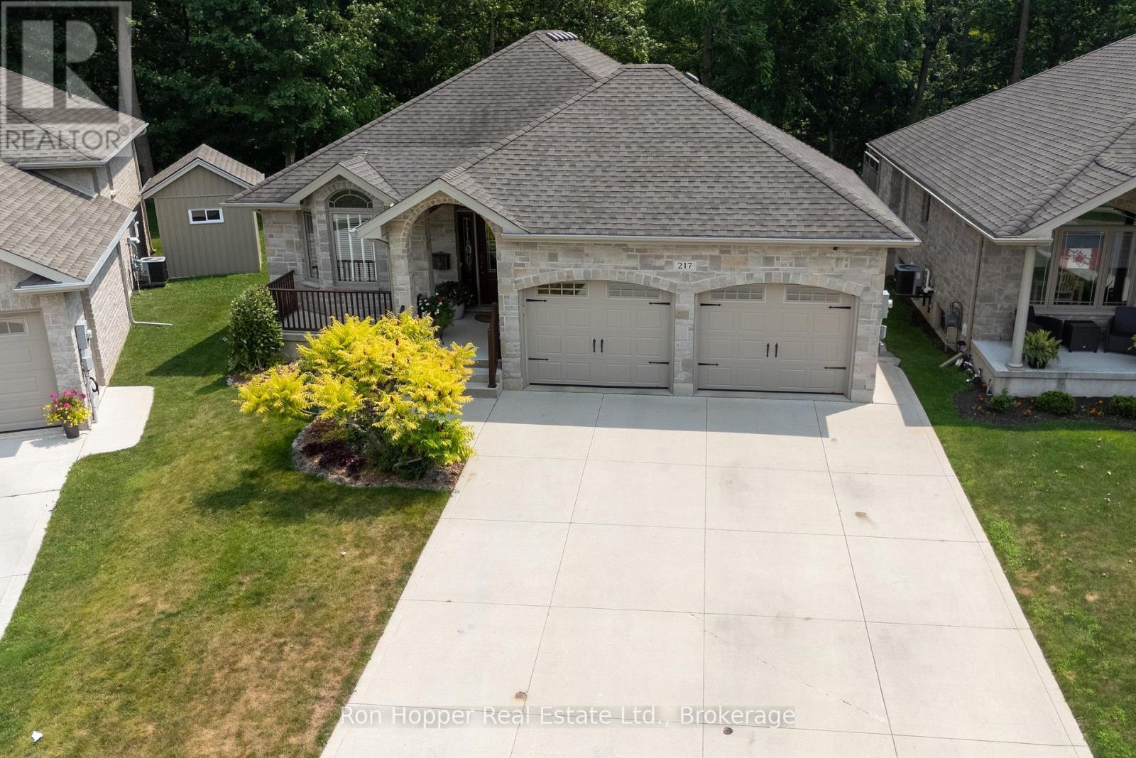 217 2nd Street W, Owen Sound, Ontario  N4K 0A6 - Photo 1 - X12319464