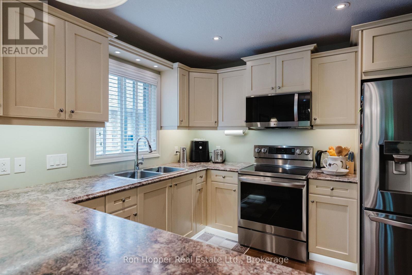 217 2nd Street W, Owen Sound, Ontario  N4K 0A6 - Photo 12 - X12319464