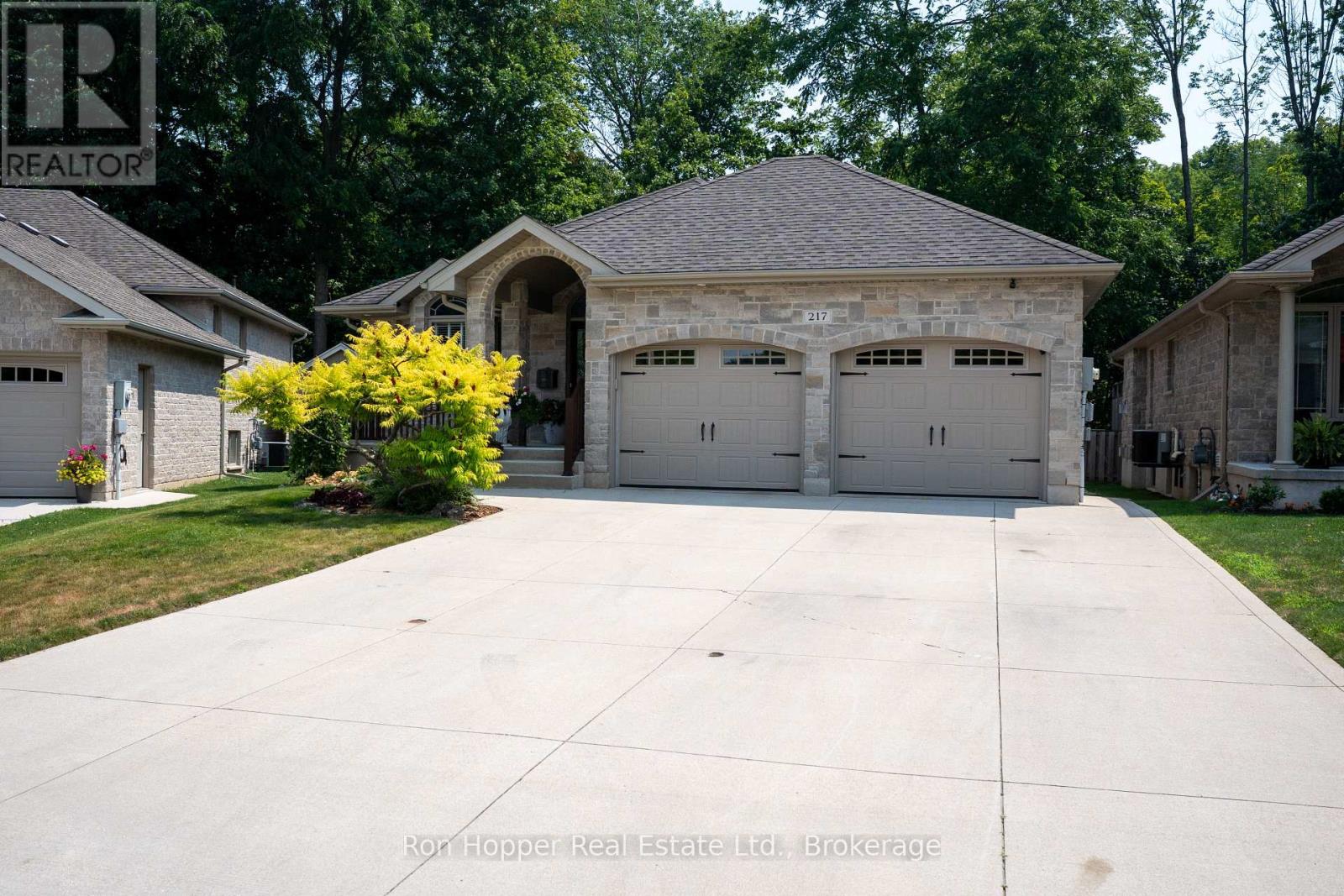 217 2nd Street W, Owen Sound, Ontario  N4K 0A6 - Photo 2 - X12319464