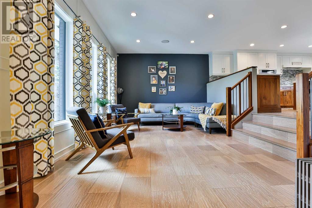 Property at 234 McMaster Boulevard W image 4