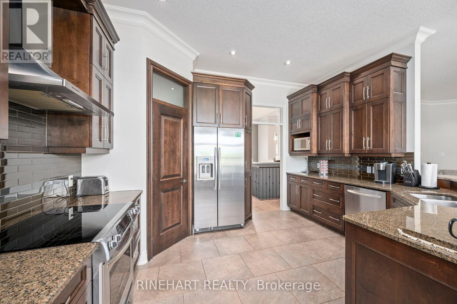 6968 Clayton Walk, London South, Ontario  N6P 0B2 - Photo 13 - X12319452
