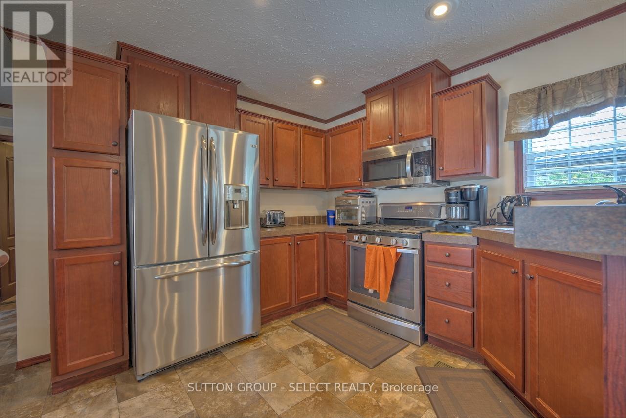 10 Caribbean Lane, Bluewater, Ontario  N0M 1N0 - Photo 17 - X12319558