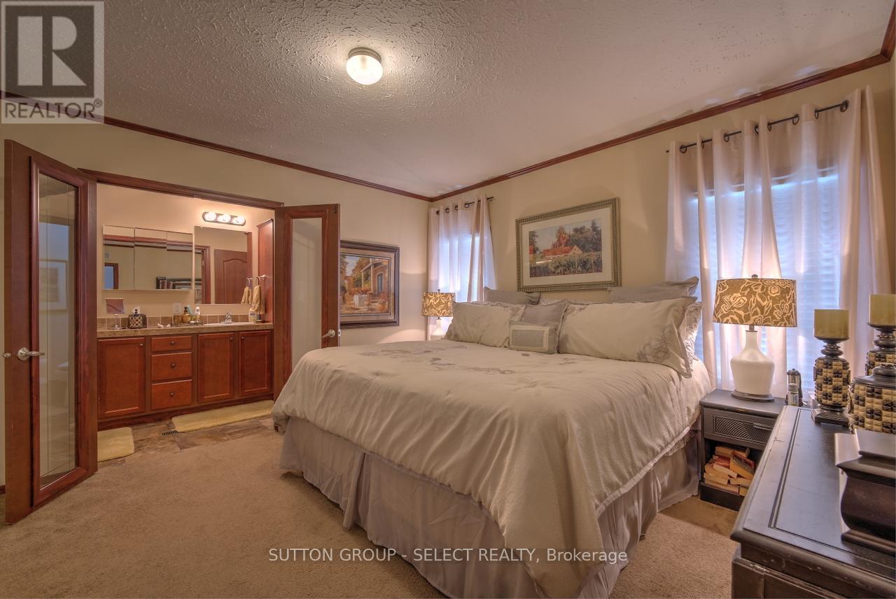 10 Caribbean Lane, Bluewater, Ontario  N0M 1N0 - Photo 21 - X12319558