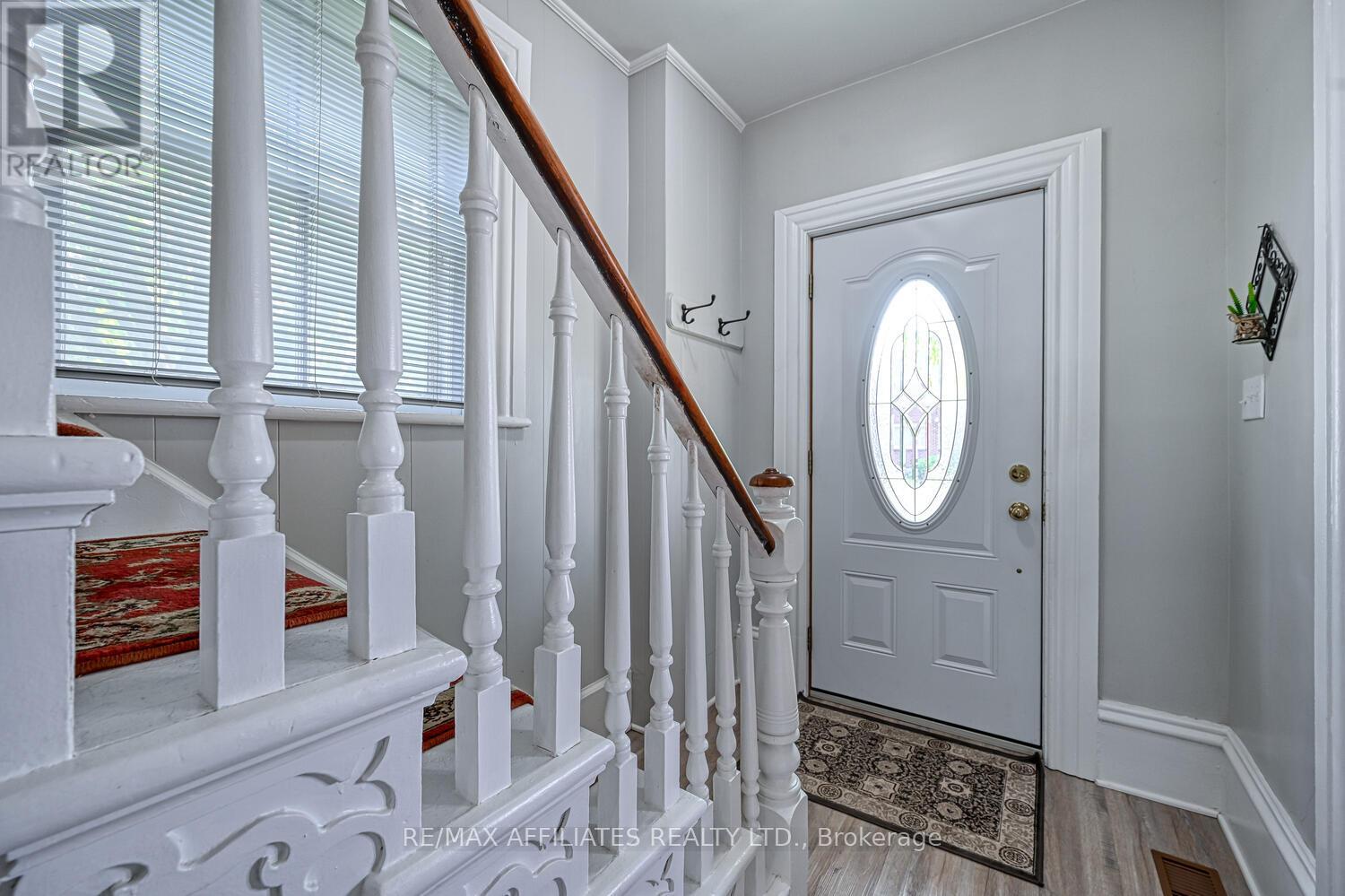 Property at 74 WILLIAM STREET E image 3