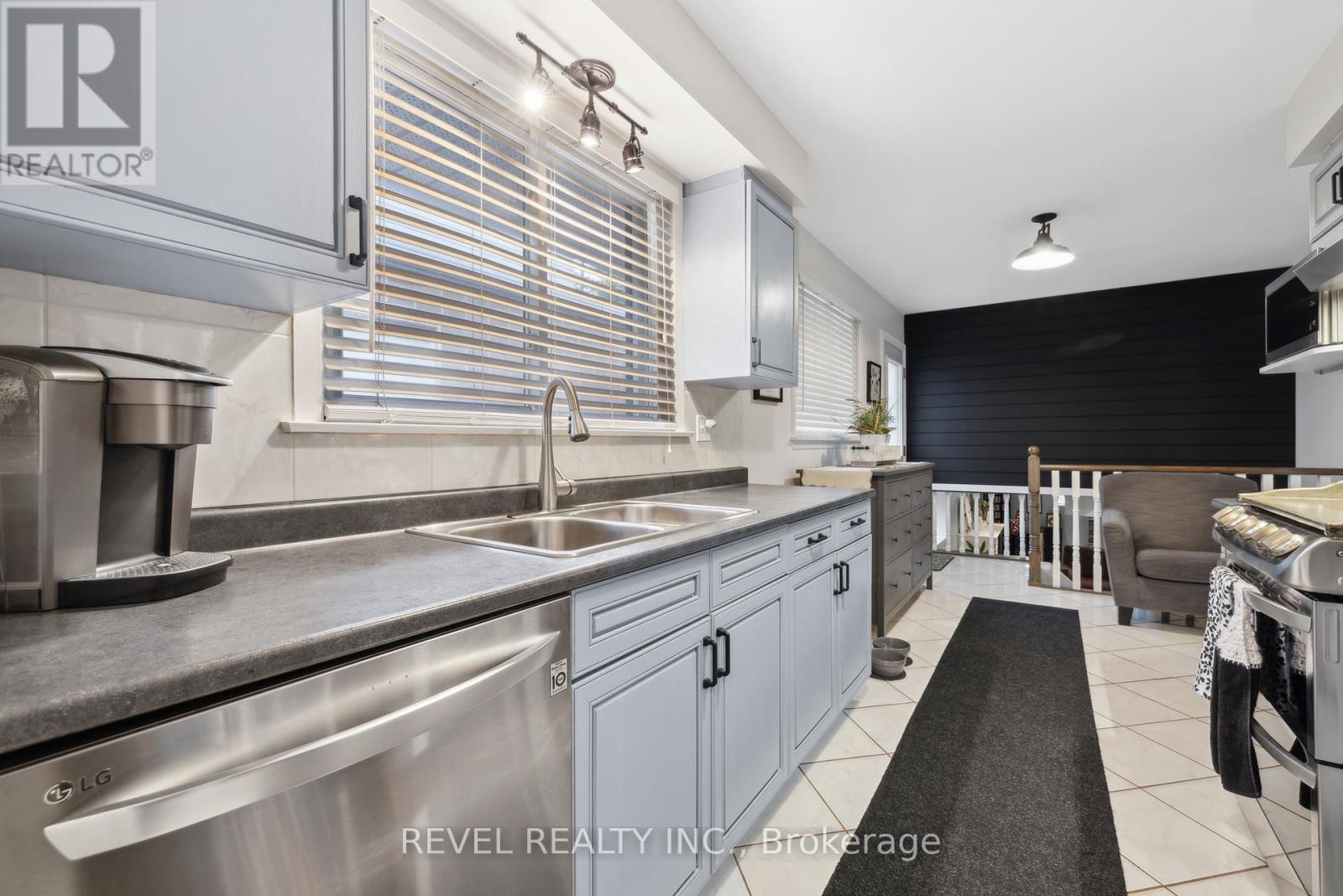 Property at 93 WILLOWRIDGE ROAD image 5