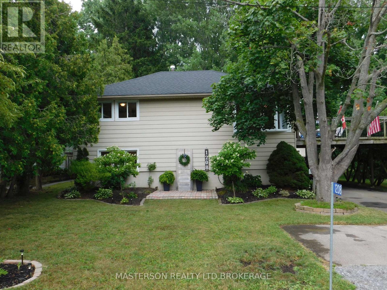 1208 Benner Avenue, Fort Erie (Crescent Park), Ontario  L2A 4N7 - Photo 1 - X12319431