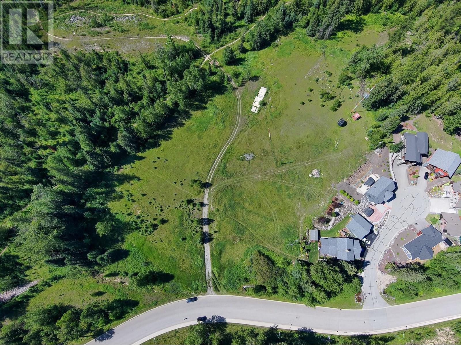 90 Castle Mountain Road, Fernie, British Columbia  V0B 1M4 - Photo 2 - 10358045