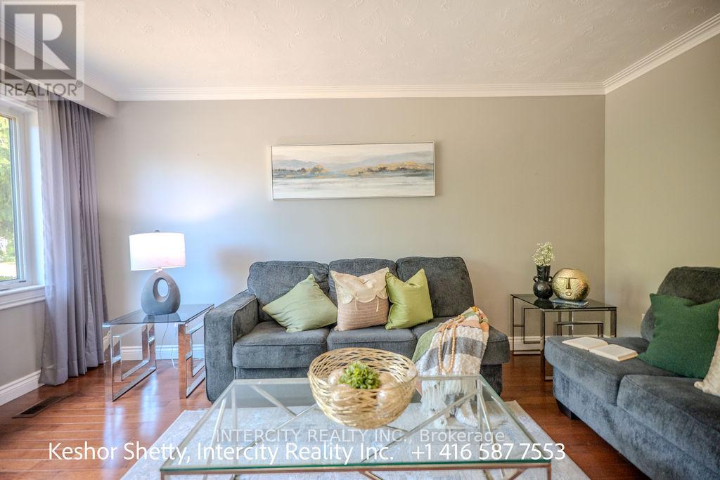 631 Trudale Court W, Oakville, Ontario  L6L 4H2 - Photo 13 - W12319390